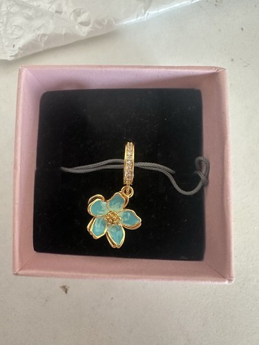Gold tone metal - gold, charm