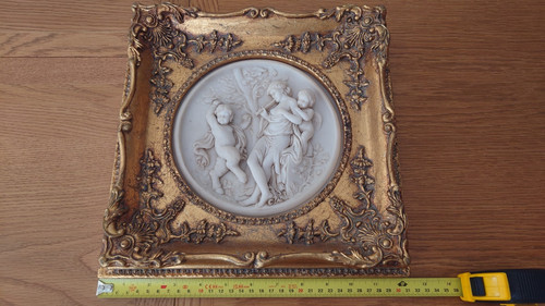 Framed oval white - , cherub