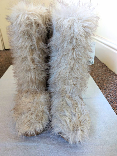 New beige fluffy - fluffy, fur
