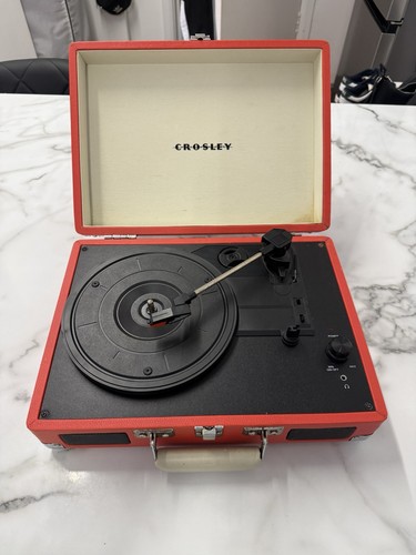 Crosley suitcase record player - suitcase,