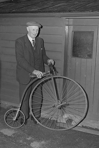 Penny farthing bicycle photo - penny,