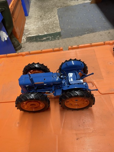Universal hobbies ford county - universal,