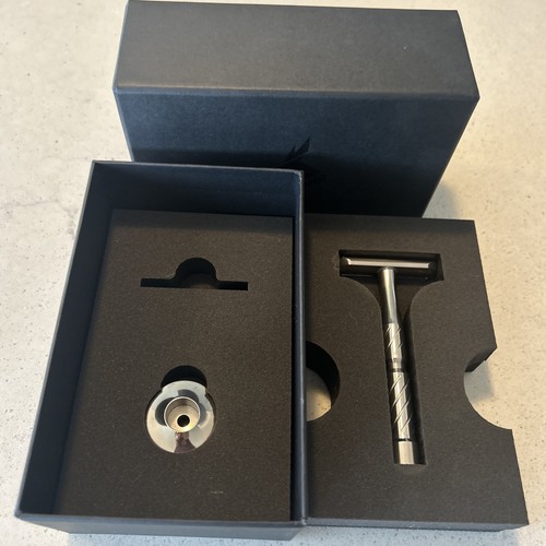 Blackland vector razor and - vector, ti