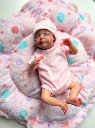 Realistic reborn baby - reborn,