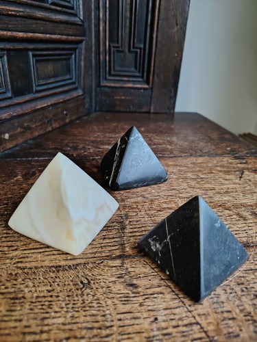 Vintage pyramid stones - 3,