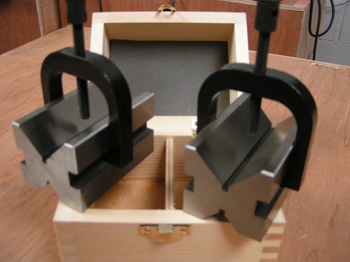 Vee block pair - with, c-cap