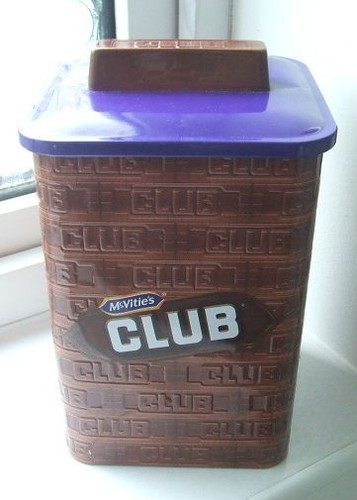 Mcvities club biscuit - club, tin