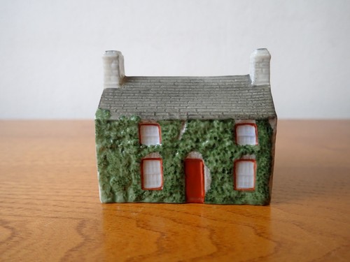 Crested china lloyd - china,