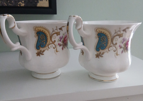 Pair royal albert bone - of,