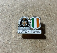 LUTON TOWN ENAMEL FOOTBALL SUPPORTERS WHITE BADGE