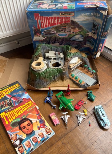Thunderbirds tracy island - thunderbirds,