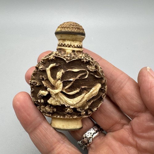 Vintage carved lacquer snuff - carved,