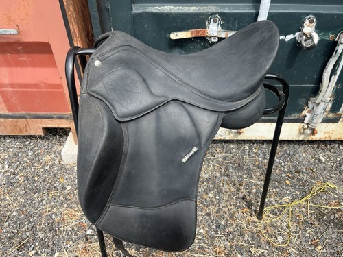 Wintec dressage saddle - 16.5,