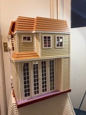 Hannah Montana Malibu Beach Dollhouse with Some  Furniture Barbie sized