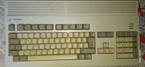 Commodore amiga a1200 keyboard - commodore,
