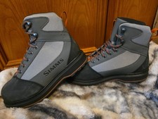 Simms Womans Size 7