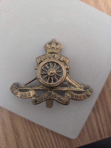 Spinning wheel cap badge - cap,