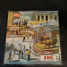AIRFIX VINTAGE BOXED ZOO PLAYSET COMPLETE SOME DAMAGED ANIMALS, SEE PHOTO 