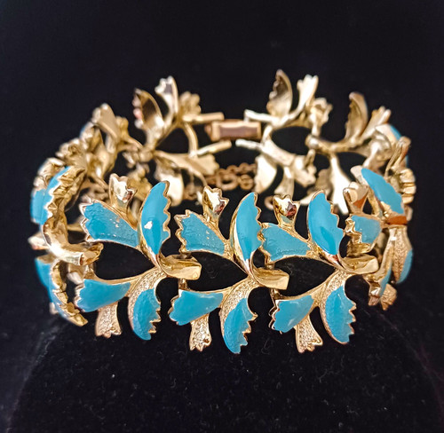 Jewelcraft signed gold tone - signed,