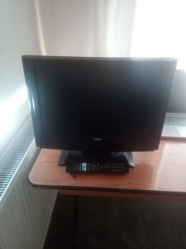 Technika with remote - 19",