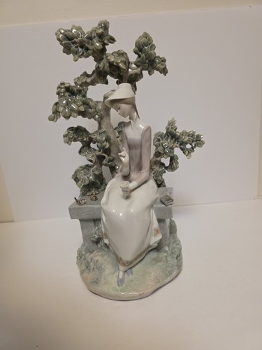 Lladro 1270 reminiscing - #1270,