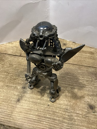 Predator robot art display - predator,