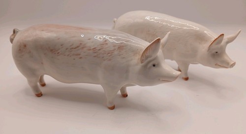 Beswick pigs sow boar pair - pigs,