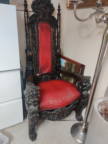 Lion king throne - chair, hand