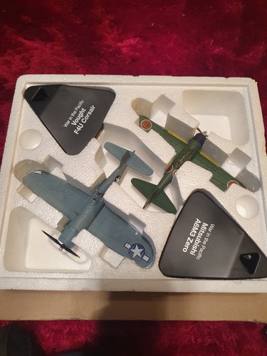 Atlas scale vought f4u - 1/72,