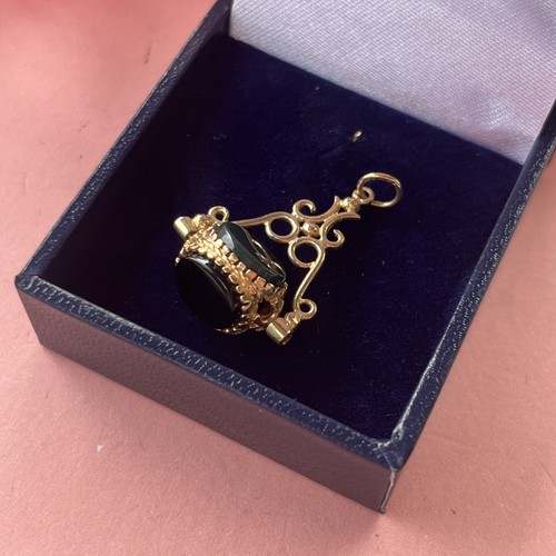 9ct gold onyx bloodstone - 9ct, and