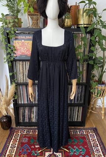 Vintage 1970s black medieval - vintage,