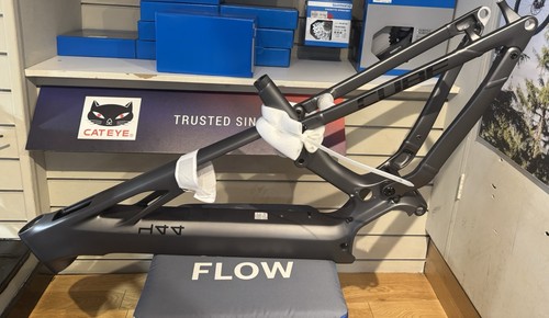 New frameset cube stereo - -,