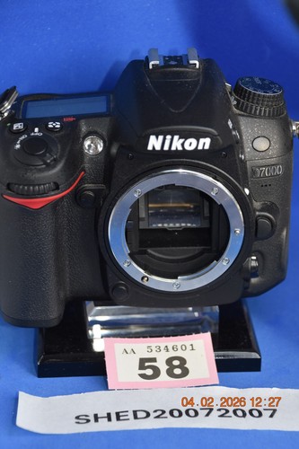 Nikon d7000 body low shutter - low,