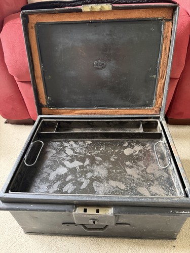 Antique ww1 military metal - antique,