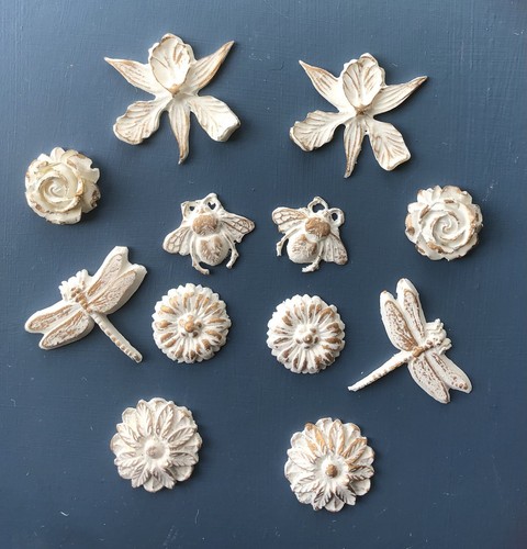 Unpainted botanical mouldings - ,