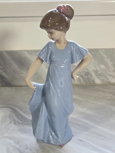 Nao lladro porcelain - nao, girl