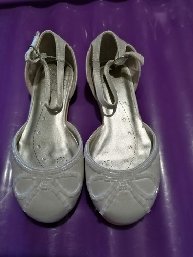 Young girls ivory shoes size - young,