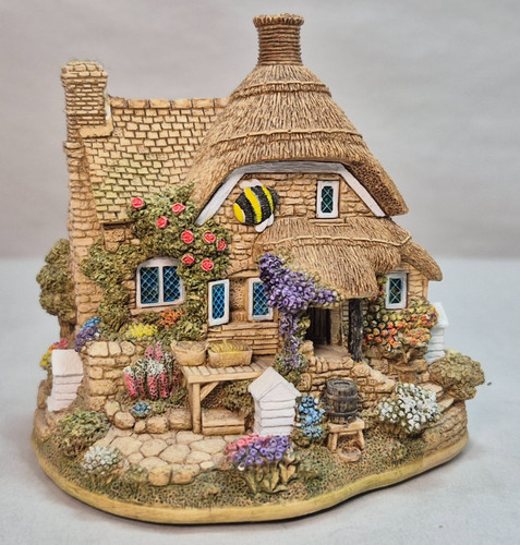 Lilliput lane little bee - lane,