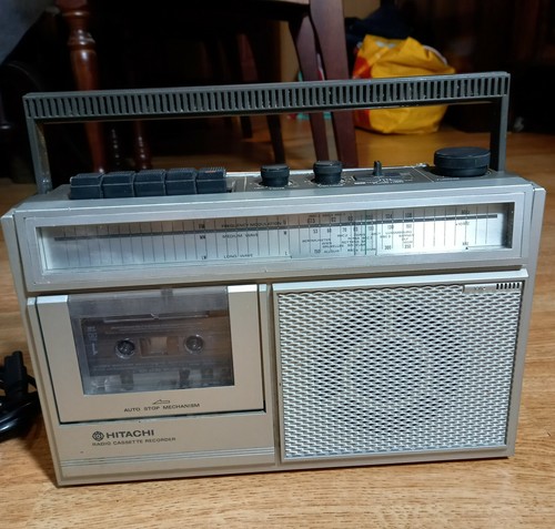 Vintage hitachi radio - hitachi,