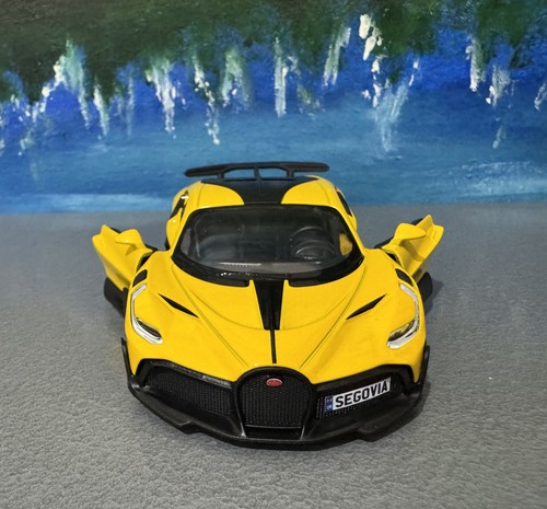 Yellow bugatti divo 36 - yellow, 1:36
