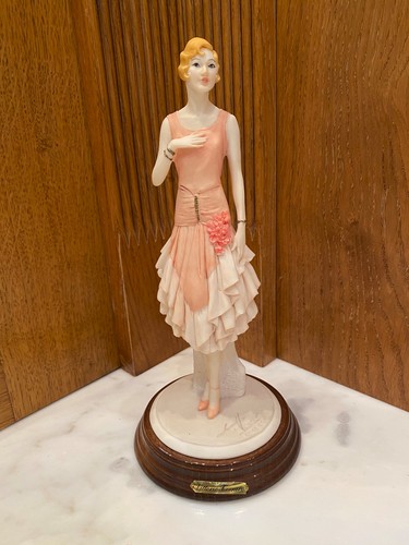 Figurine lady in - –,