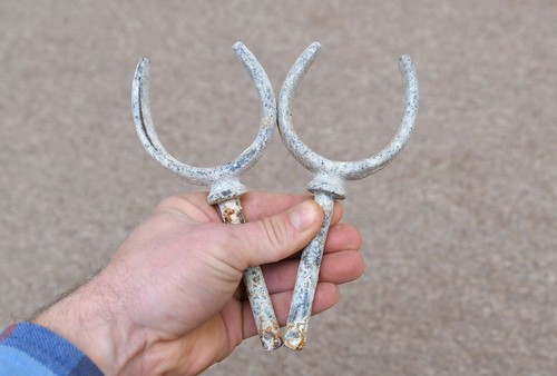 Pair metal iron - of, rowlocks