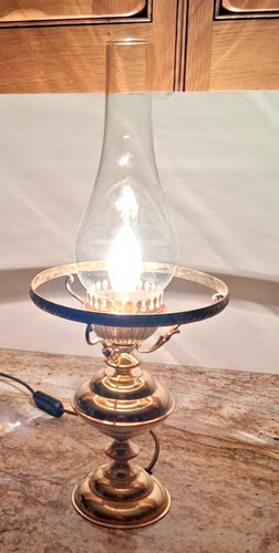 Lovely vintage brass oil lamp - vintage,