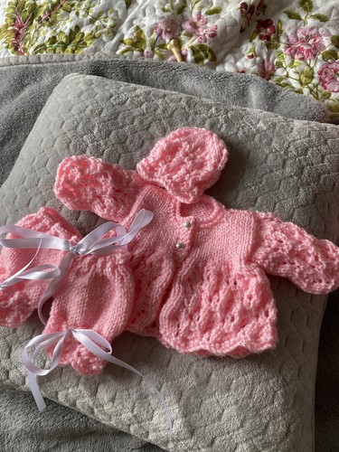 Hand knitted dolls clothes - dolls, to