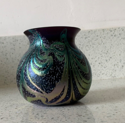 Stunning okra merlins - web, vase