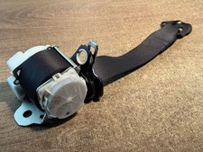 2016 Toyota Yaris Mk3 Rear Passenger Side Seatbelt 7P2700 FREE POSTAGE *2