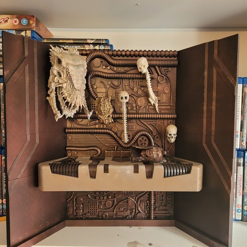Scale predator trophy wall - scale,