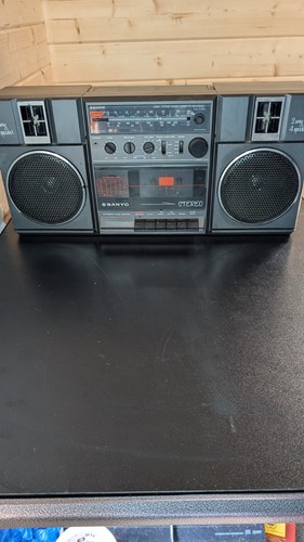 Sanyo m9811l portable radio - sanyo,