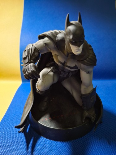 Batman arkham city statue - batman,