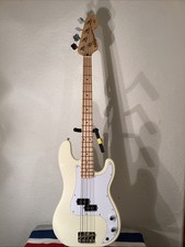 Bass Guitar Vintage V4 MVW rrp